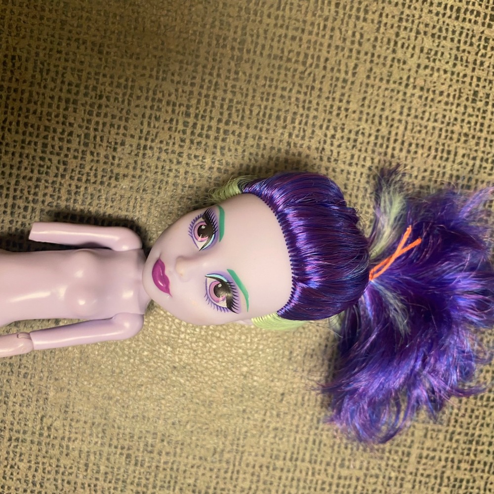 Monster High Twyla Doll G1 Nude Missing Arm Parts Purple Green Hair - Picture 2 of 7